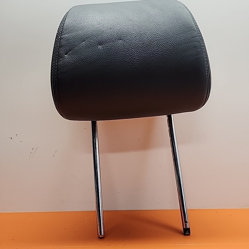 15 - 2020 Kia K900 Sedan Front LH or RH Active Headrest Black Leather OEM