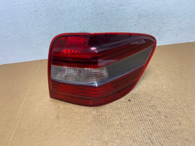 2009 to 2011 Mercedes ML350 ML-Class Right Passenger RH Tail Light AE0643 LK