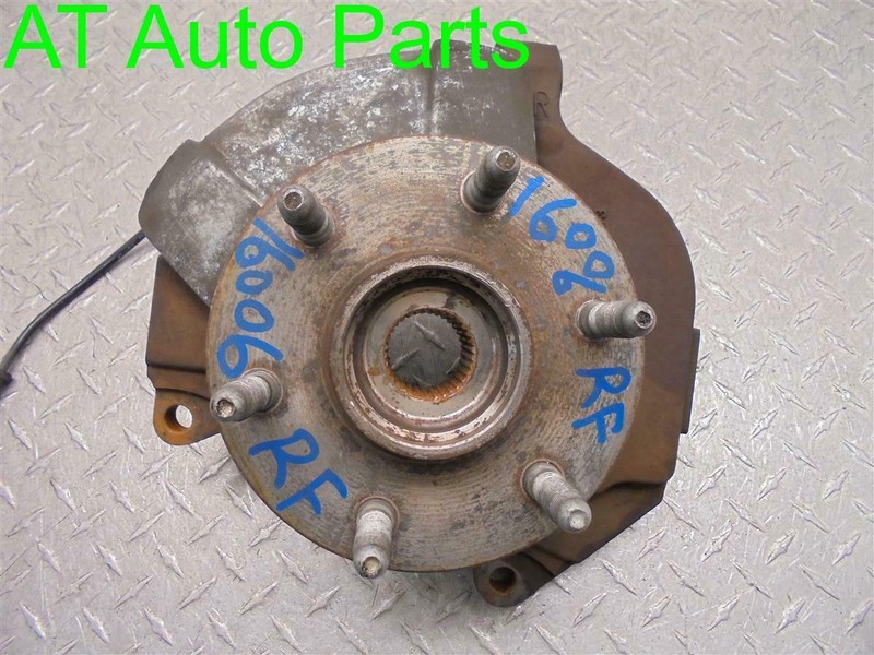 00-06 CHEVROLET TAHOE SUBURBAN PASSENGER FRONT SPINDLE KNUCKLE HUB OEM 19257047