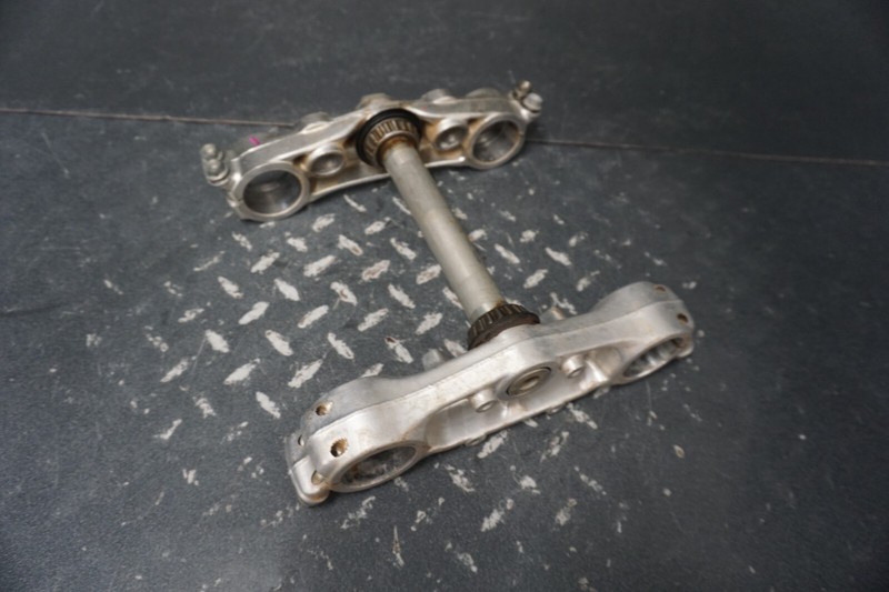 1985 CR500 Honda Motorcycle OEM Steering Stem Fork Bridge Clamp Ass'y