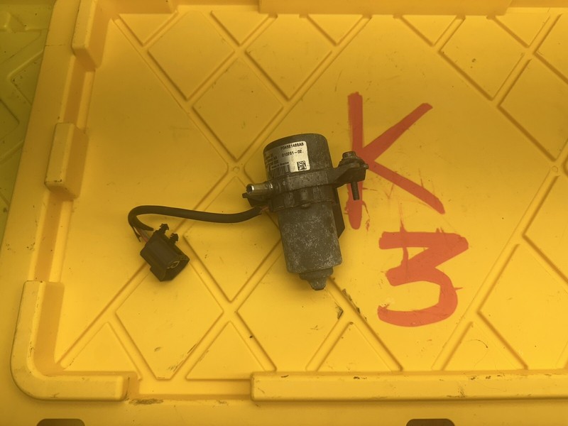 2012 - 2020 Dodge Journey Power Brake Booster Vacuum Pump OEM P04581486AB