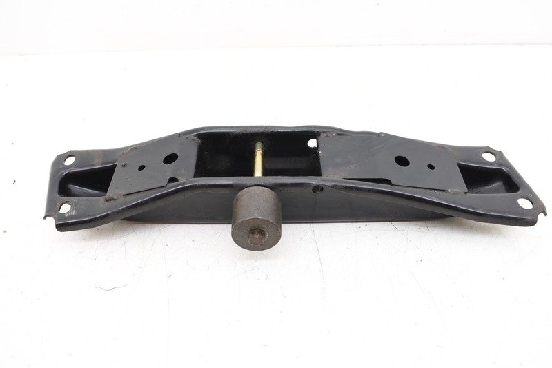 2006 Nissan 350Z Automatic Transmission A/T Mount Crossmember Bracket OEM KW67