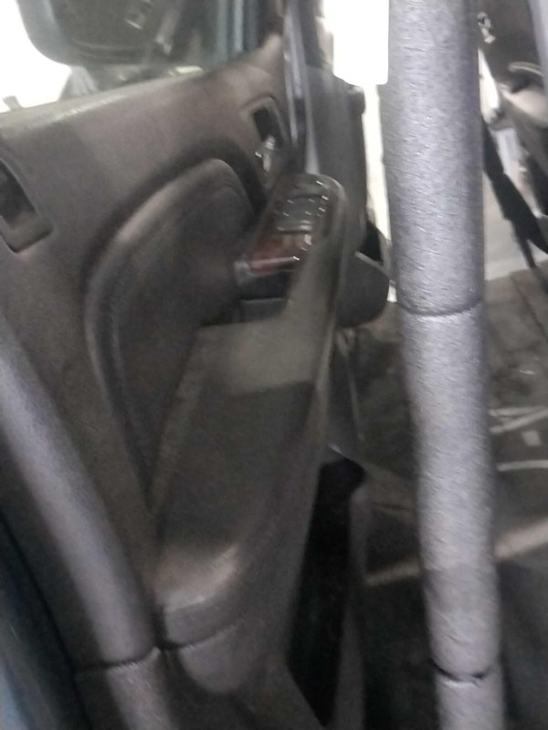 2008 GMC Yukon Front Left Door Blue OEM 620594 151K Miles - Used Part