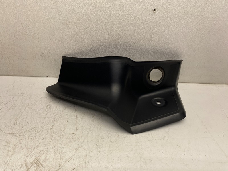 2016-2019 BMW X1 RIGHT REAR TAIL LIGHT TRIM SCREW COVER FINISH PANEL BEZEL OEM