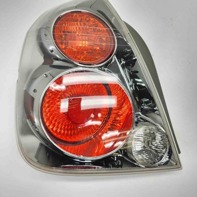 2005 Altima LH Driver Side Quarter Panel Tail Light Assembly 26555ZB025
