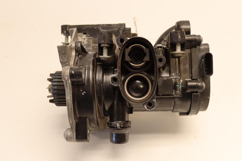 2017-2023 AUDI A4 QUATTRO 2.0L ENGINE WATER COOLING PUMP HOUSING OEM