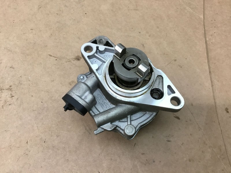 Maserati Quattroporte GTS 3.8L Right Passenger Engine Vacuum Pump 14-18 |:A