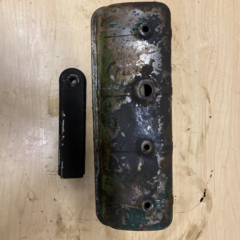Vintage 1940’s Oliver 60 row Crop Tractormotor valve cover with vent