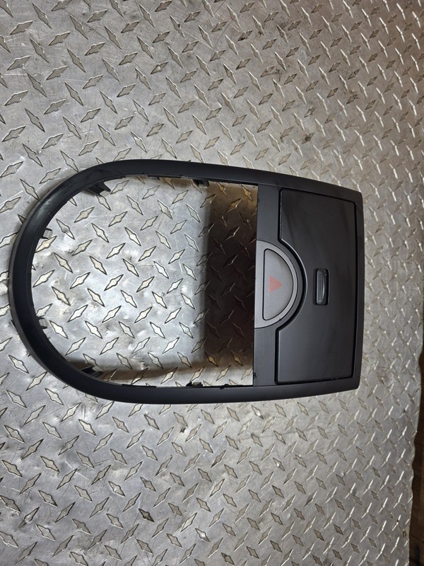2010 2011 KIA SOUL CENTER DASH STORAGE COMPARTMENT RADIO TRIM BEZEL OEM