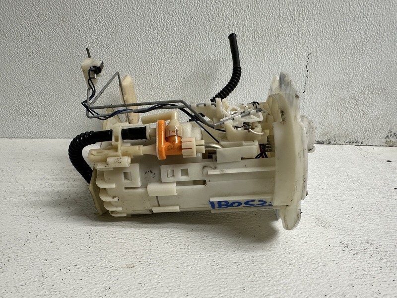 2010-2013 Kia Soul 2.0L Fuel Pump w Sending Unit & Bracket Oem