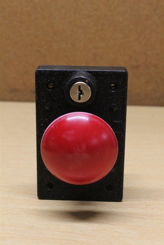 Rees Heavy Duty Locking Button 03855-002 no key *FREE SHIPPING*