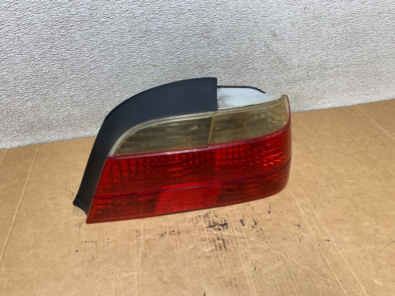 1999 to 2001 BMW E38 7-Series Right Passenger Rh Side Tail Light OEM T1197 DW