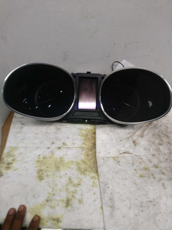 2017 Hyundai Santa Fe Speedometer Gauge OEM Silver 116k Miles NJ25-17241-433259