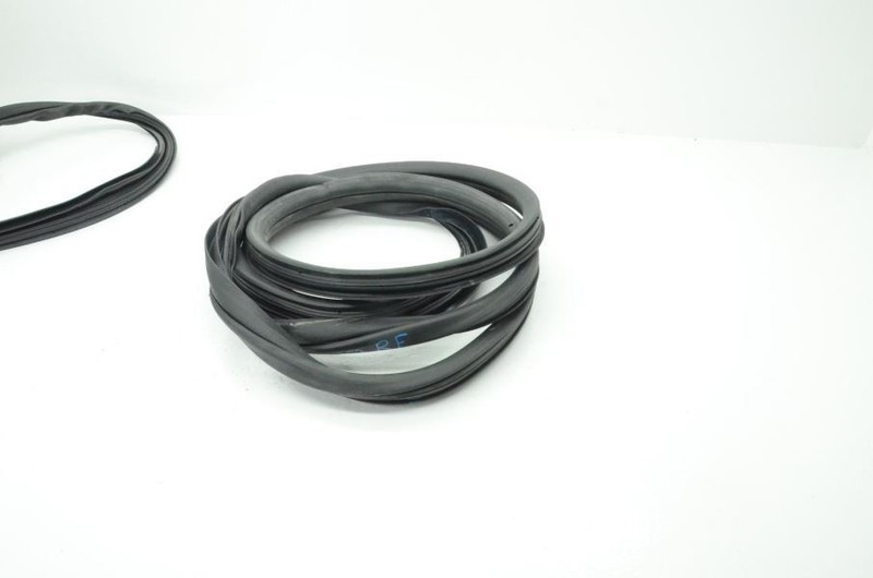 2016-2020 Nissan Titan 5.6L 4x4 Passenger Right Front Door Weather Strip