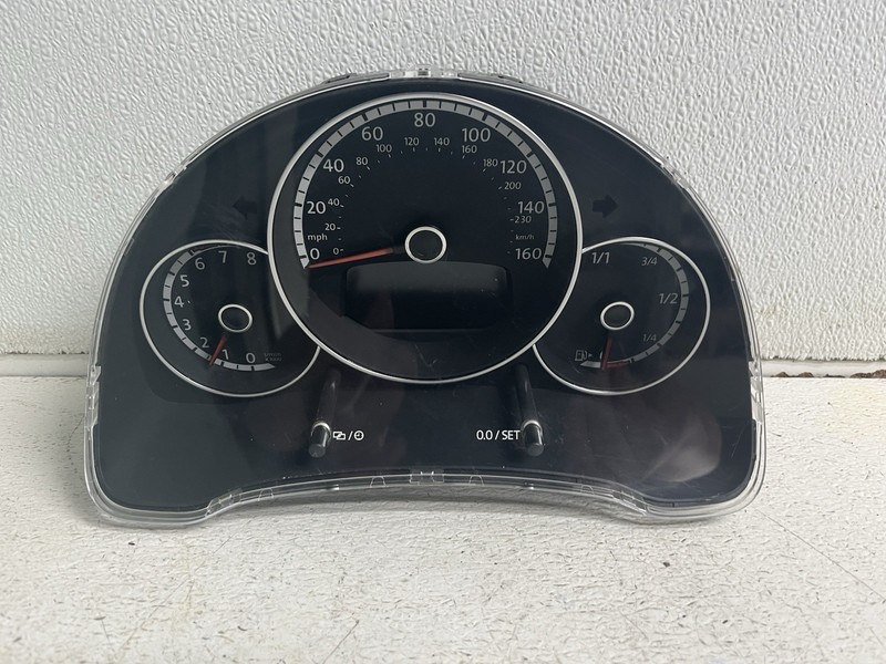 2013-2014 VW Beetle Gas Speedometer Gauge Cluster Head Panel 5C5920 970 F 53,700