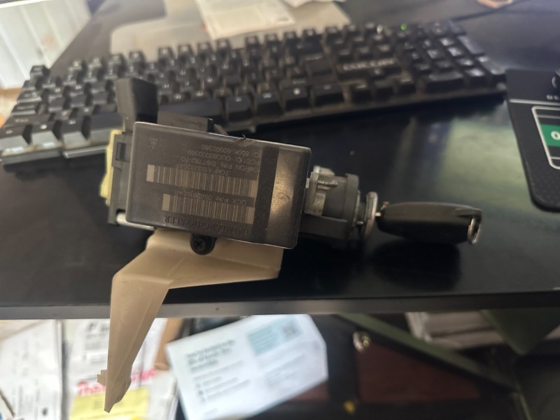 07-17 PATRIOT CALIBER 200 SEBRING AVENGER JOURNEY OEM IGNITION SWITCH W KEY