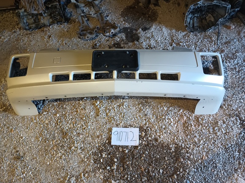 2004 - 2009 CADILLAC SRX FRONT BUMPER PEARL WHITE ( Local Pickup Only)