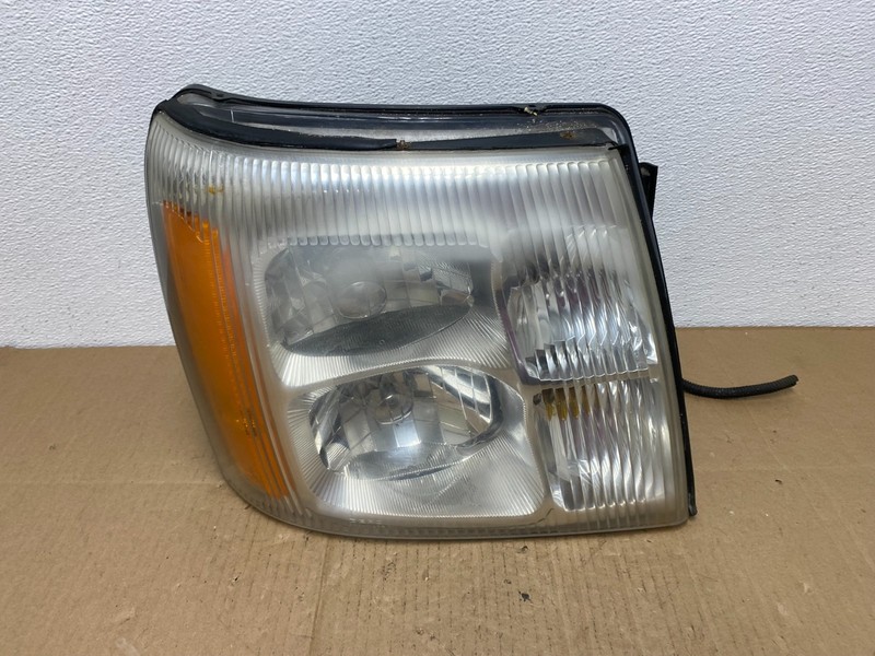 2002-2006 Cadillac Escalade Right Passenger Side Halogen Headlight AB8151 DW