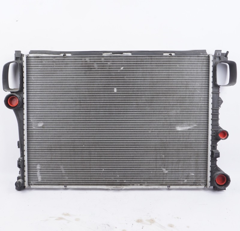 2010 - 2013 Mercedes-Benz S550 Engine Cooling Radiator 2215003203 OEM
