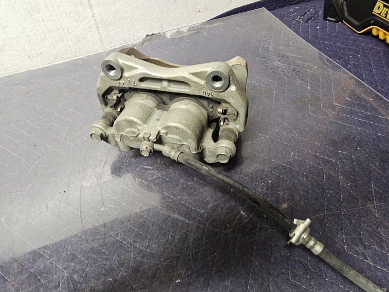 FRONT LEFT DRIVER SIDE BRAKE CALIPER ASSEMBLY OEM NISSAN MURANO 2015 - 2024