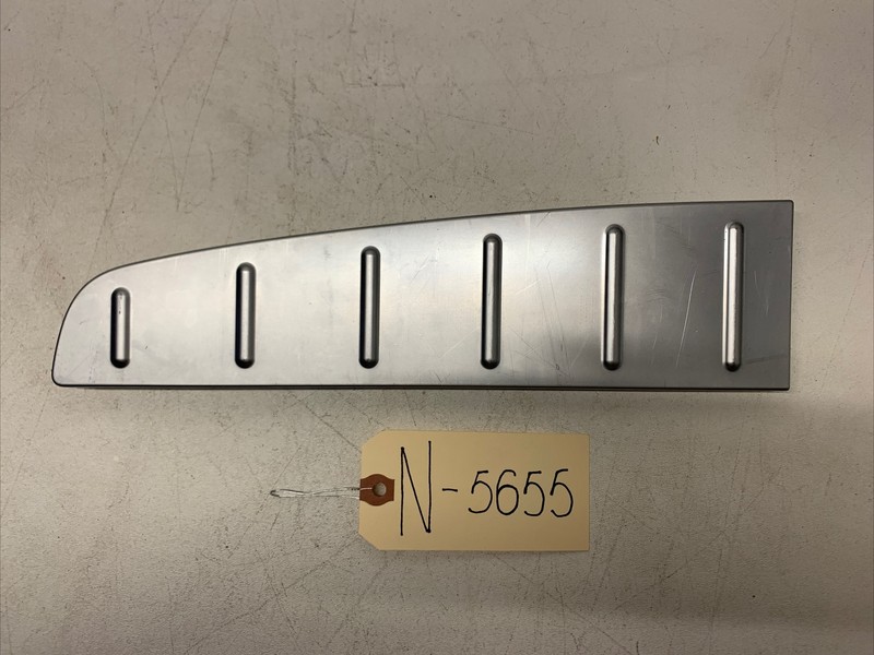 TESLA X TRUNK SILL TRIM ALUMINUM SCUFF PLATE RIGHT BRUSHED 1050388-00 5655 B44