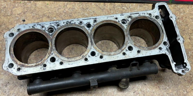 2001 Kawasaki ZG1000 Concours Engine Motor Cylinder Jug Block Parts ZG 1000