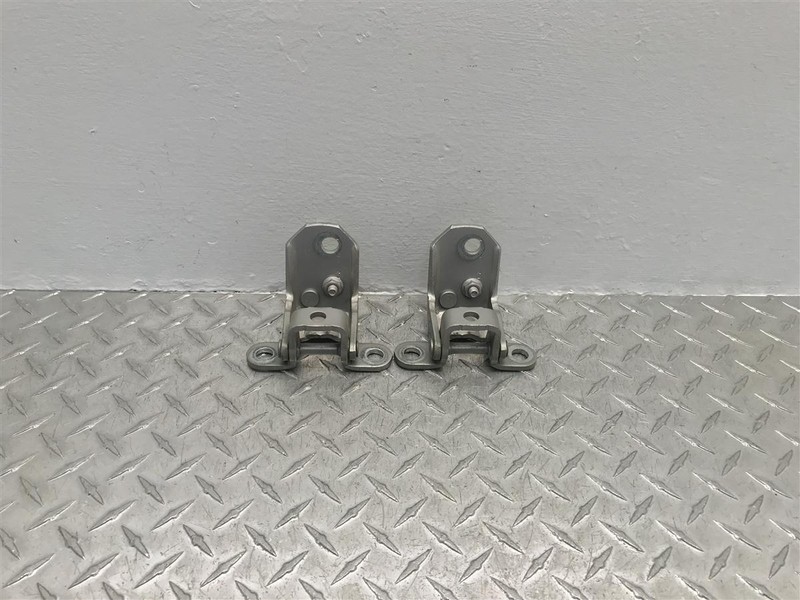 2003 LINCOLN NAVIGATOR DRIVER REAR DOOR HINGES OEM 1L2Z-7826800-AA