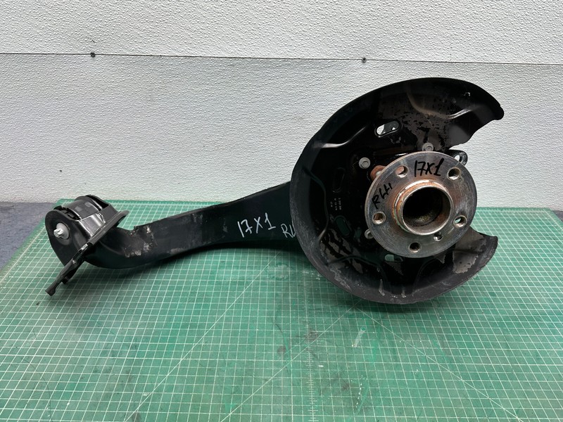 17-19 BMW X1 X2 F48 F39 REAR LEFT DRIVER SIDE TRAILING ARM & HUB OEM