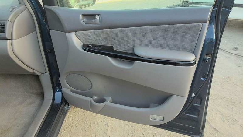 Front Door Trim Panel TOYOTA SIENNA Right 05 04 06 07 08 09 10