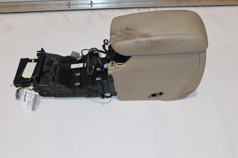 2018-2022 JEEP GRAND CHEROKEE FLOOR CENTER CONSOLE STORAGE W/ ARMREST OEM
