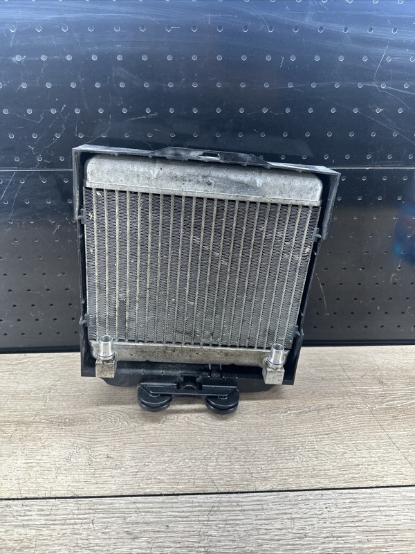 09-19 BMW F07 550i GT 640i 750i ENGINE OIL COOLER RIGHT PASSENGER OEM 080222