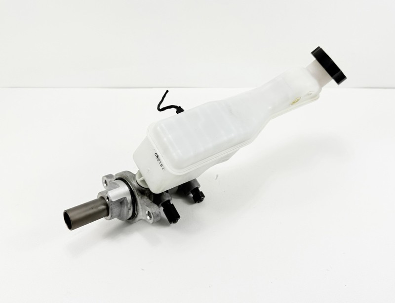 2015-2018 Kia Sedona Brake Master Cylinder w/ Reservoir Tank OEM
