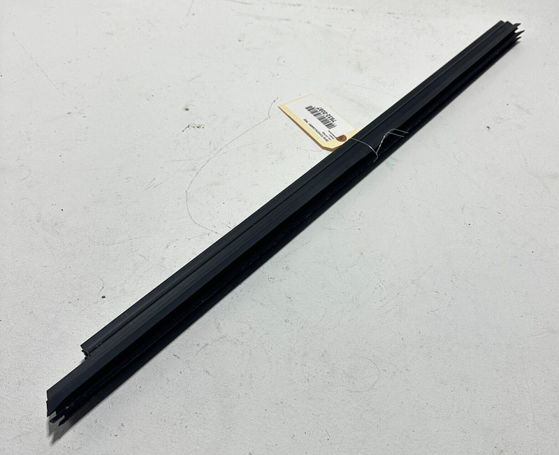 2018 - 2019 TOYOTA CAMRY LE DOOR WINDOW INNER WEATHERSTRIP SEAL FRONT RIGHT OEM