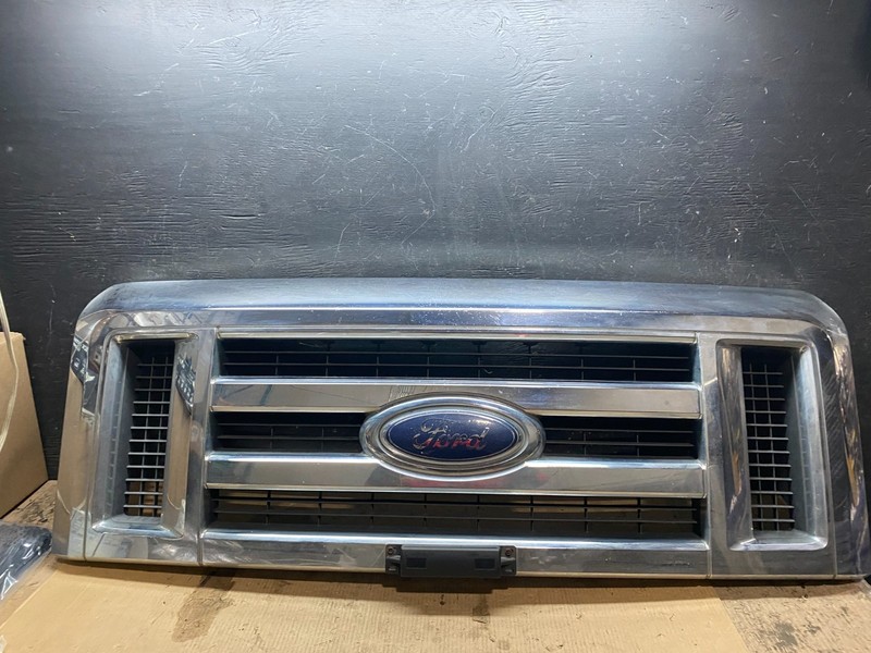 2008-2014 Ford Econoline E150 E250 Front Upper Chrome Grill Grille Oem X3216 DG