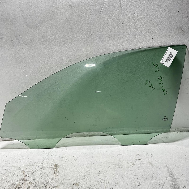 2012-2018 VOLKSWAGEN PASSAT S FRONT LEFT DRIVER SIDE DOOR WINDOW GLASS OEM