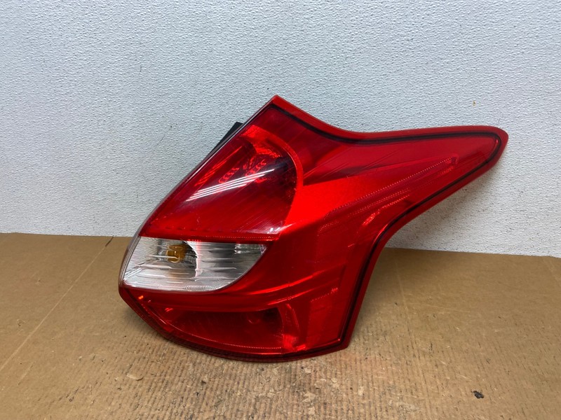 2012-2014 Ford Focus Hatchback Right Passenger Side Rh Tail LIght OEM AE2691 LK