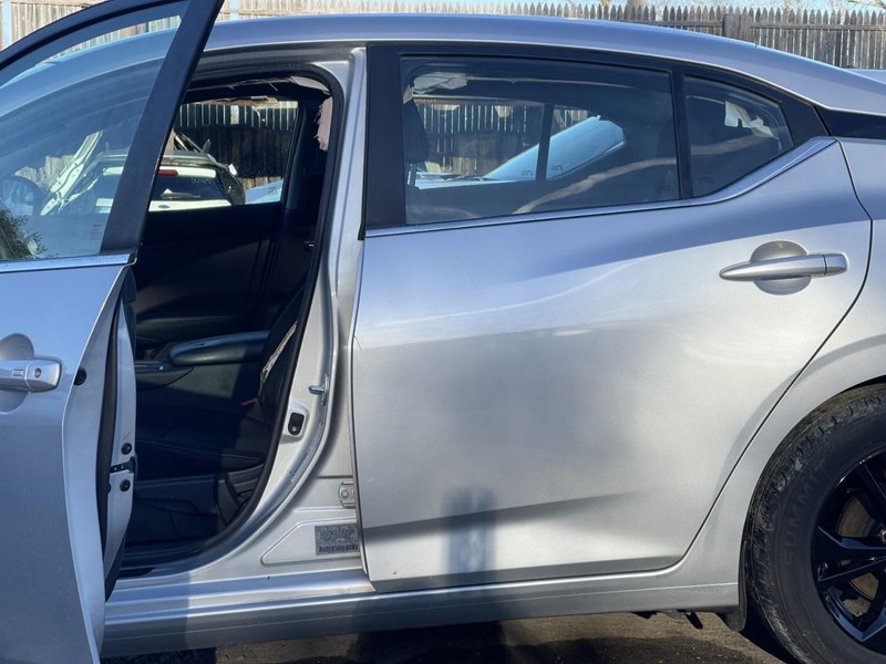 2020-24 NISSAN SENTRA LEFT ROCKER W/POST SILVER PC:K23 2.0L AT FWD 96K SV 64984