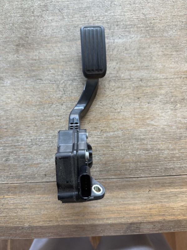 2008 TOYOTA YARIS GAS THROTTLE PEDAL