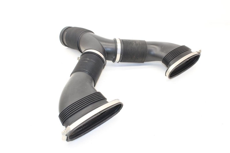 10-13 Porsche Panamera Center Air Intake Duct 97011014023