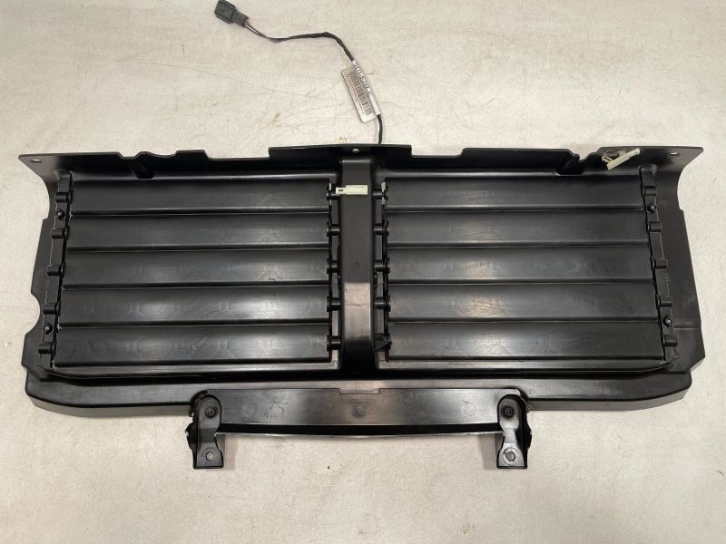 2017-2020 JAGUAR F-PACE GX73-8475-AC RADIATOR SHUTTER ONLY BROKEN TAB 47K 49109