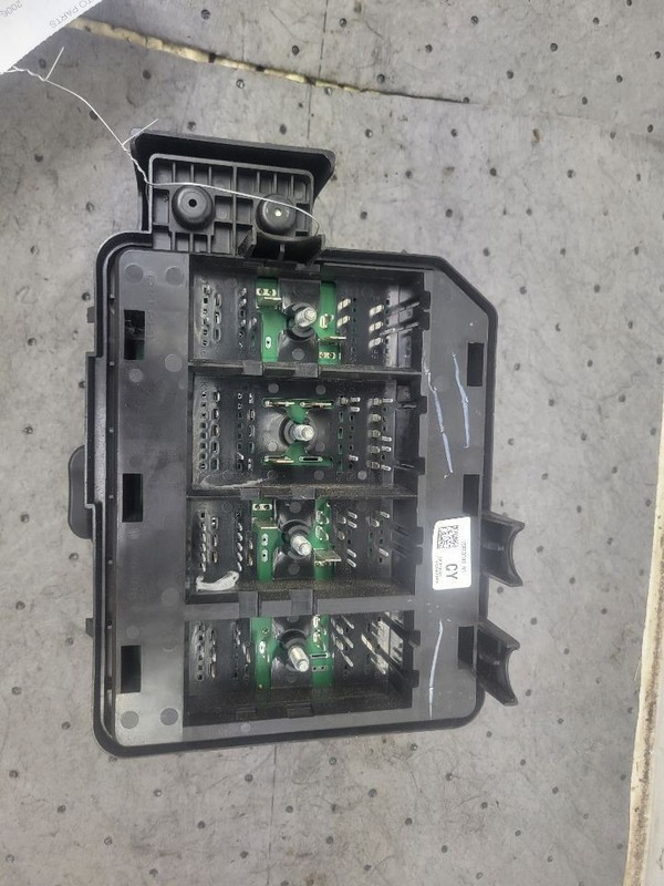 Fuse Junction Box Engine Without Police Package Fits 06-07 IMPALA 1688440