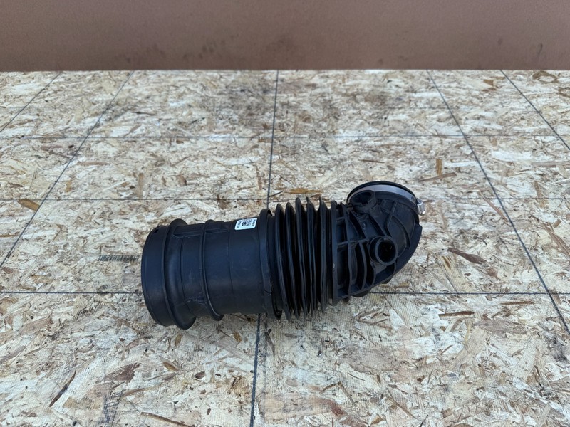 FORD MUSTANG GT 2024-2026 OEM LEFT DRIVER AIR BOX HOSE TUBE PIPE ASSEMBLY 5.0L
