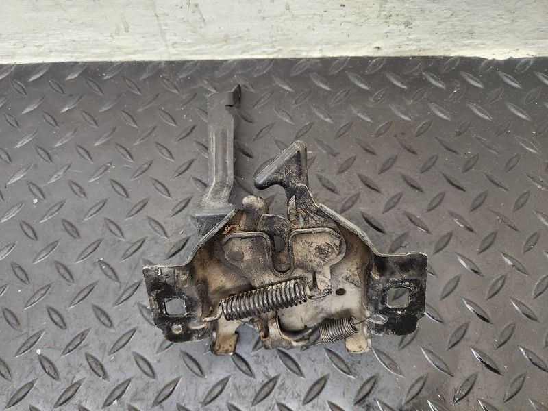 03-06 Ford Expedition Hood Latch Lock Assembly OEM 4L1Z-16700-AA