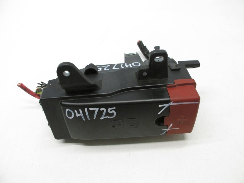 16-19 JAGUAR X260 XF 17-19 XE ENGINE FUSE BOX RELAY JUNCTION MODULE OEM 041725