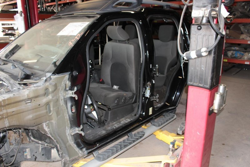 08-15 Nissan XTERRA 4.0L Driver Left Side Rocker and Post Cut