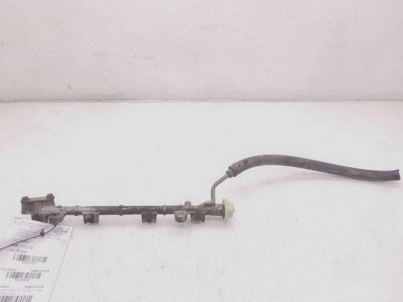 96 97 98 99 00 TOYOTA RAV 4 FUEL INJECTOR RAIL