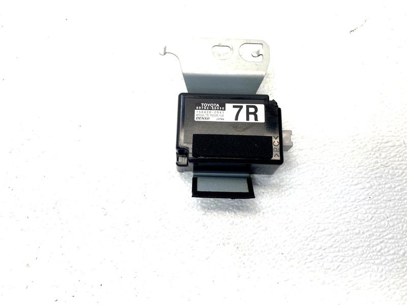 13-17 LEXUS LS460 TIRE PRESSURE MONITOR RECEIVER OEM A0.46