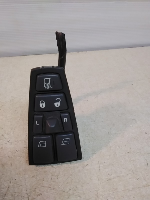 Volvo 21543897-P01 Control Panel Driver Side