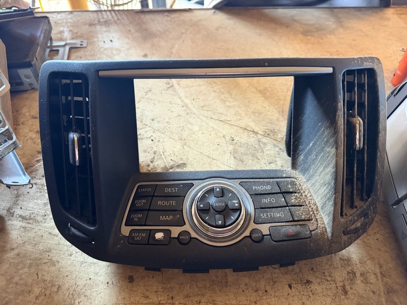 10-13 INFINITI G37 G35 FX35 EX35 INFO GPS Screen Radio Trim & Vents CONTROLS