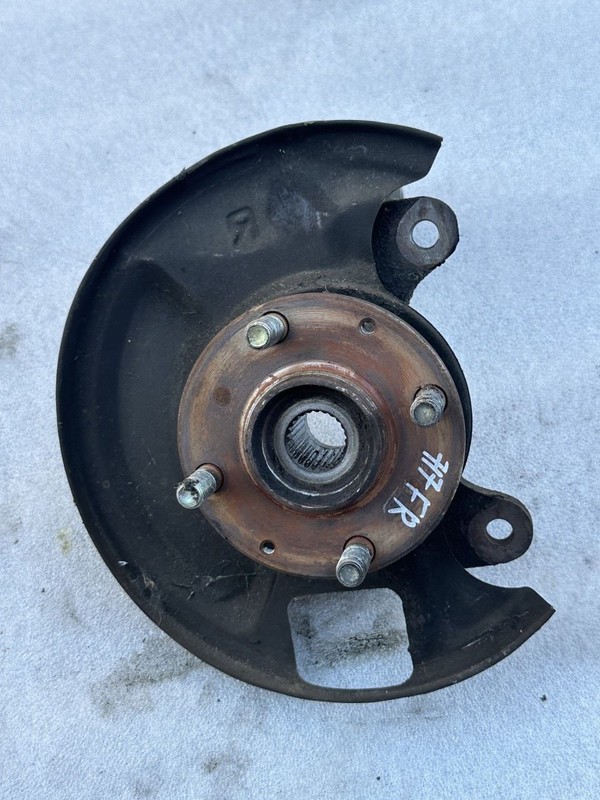 1984 1985 HONDA ACCORD RIGHT FRONT SPINDLE KNUCKLE HUB CARBURETED MODELS